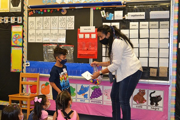 Sheboygan Area School District Sheridan Elementary Dual Language Program - Los Días de La Semana